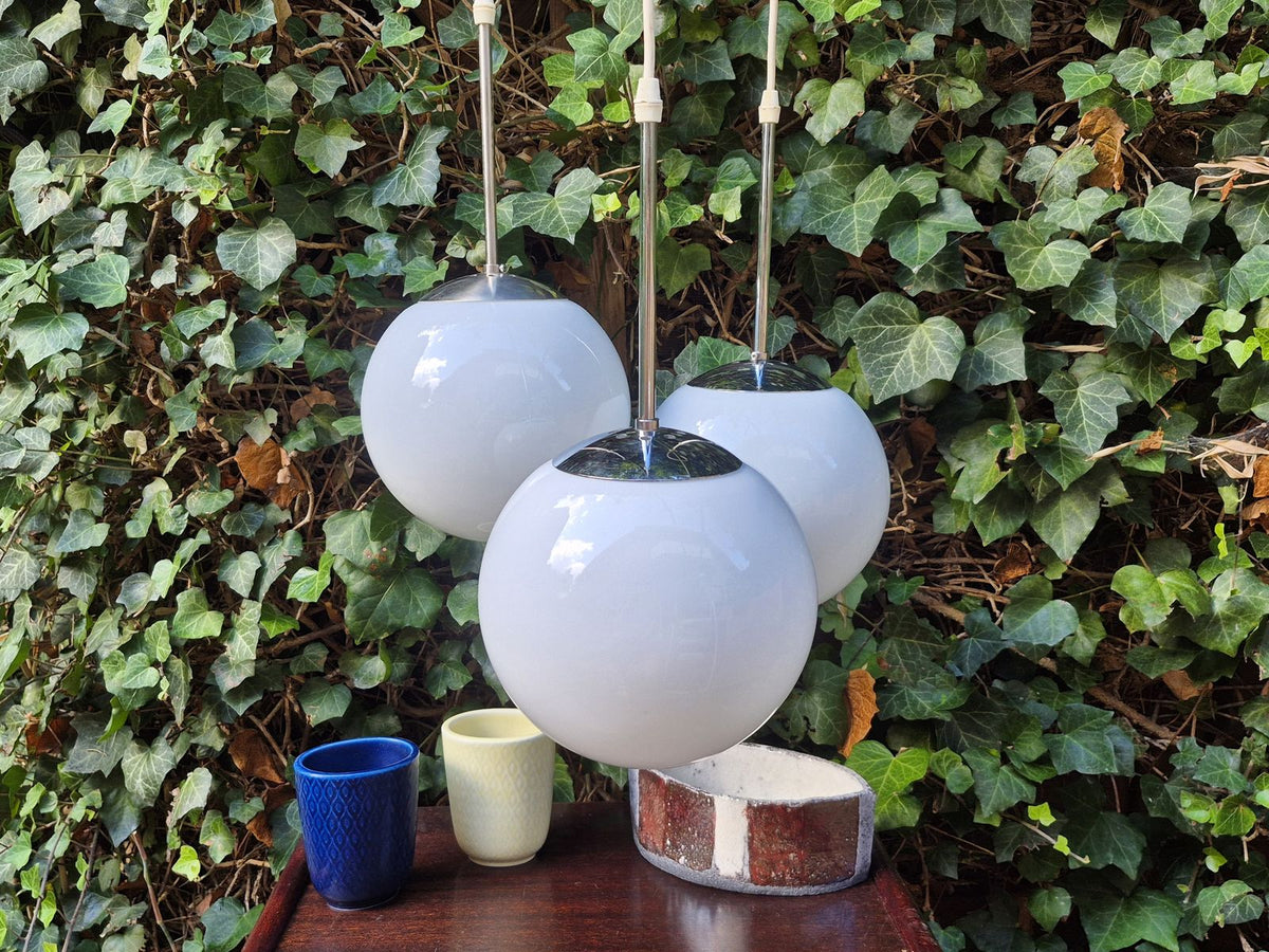 Seltene Mid-Century Odreco Typ 439 Dänemark Bauhaus Design Pendelleuchte – dänische Vintage Pendelleuchte mit weißen Opalglas Lampenschirmen - Space Age Design Mondlampe