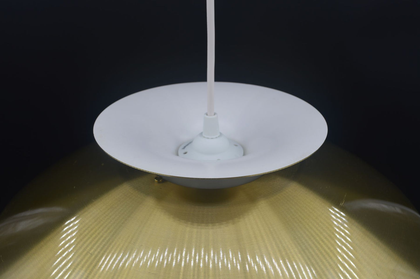 1970s goldene Jeka Metaltryk A/S Denmark Designlampe 1007-H Kurt Wiborg Design – dänische MCM Design Hängelampe