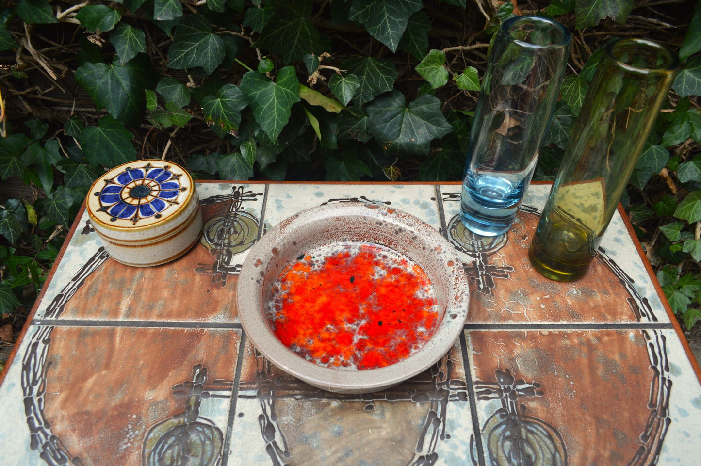 Liliane und Kai Ove Moth Design Dänemark Schale Popart 1970s Fat-Lava Studiokeramik Danish Modern