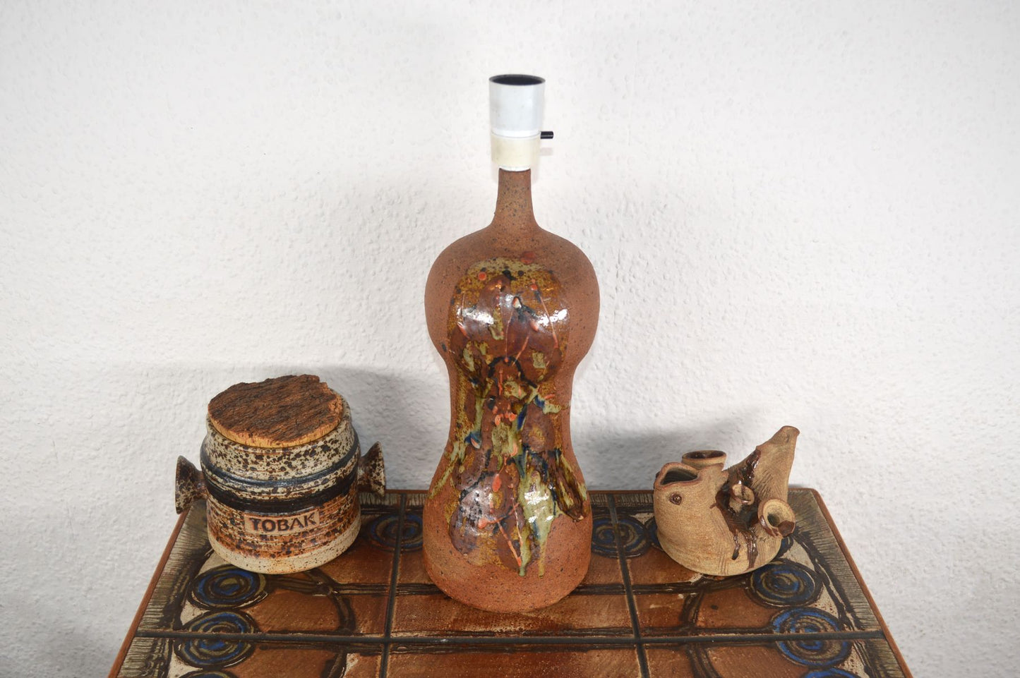 Moderne Kunstkeramik Pirella und Søren Visby Danmark skulpturale Studiokeramik Tischlampe 1970er Jahre Danish Art
