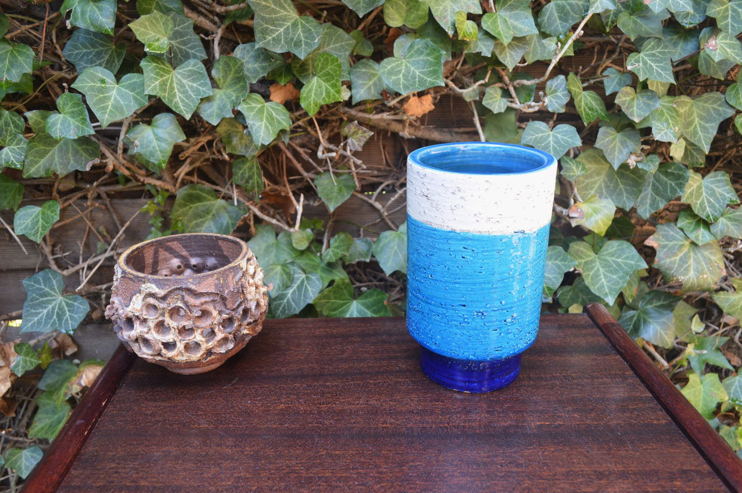Seltene 1960s Rimini Blue Bitossi Keramik Vase 5/18 Design Aldo Londi Mid-Century Modern Design mit blauer und weißer Fat-Lava Glasur