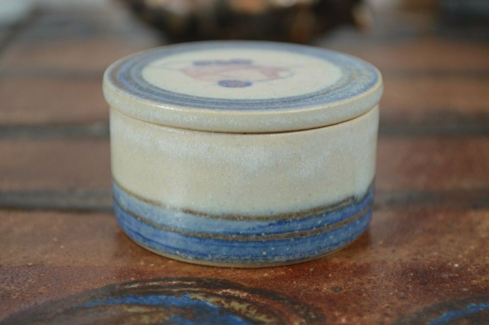 Vintage ceramic jewelry box / pill box Mid-Century handmade