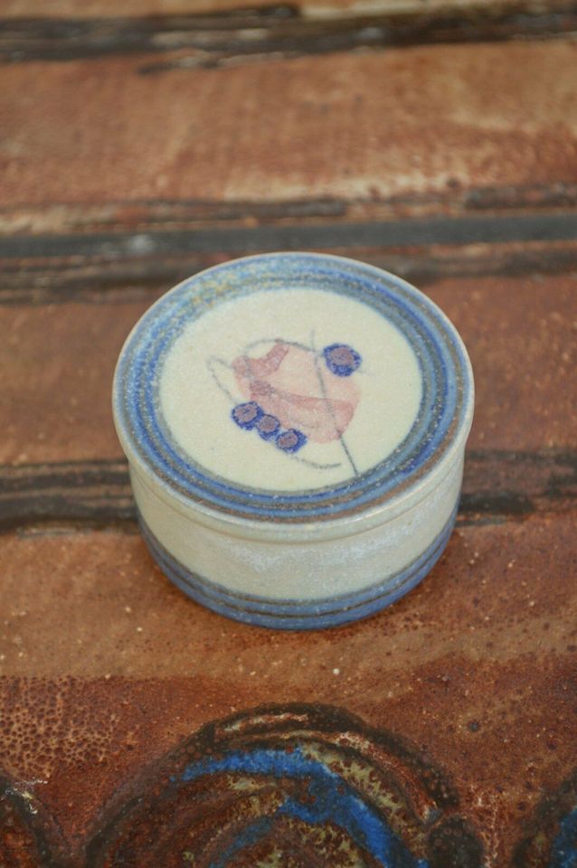 Vintage ceramic jewelry box / pill box Mid-Century handmade