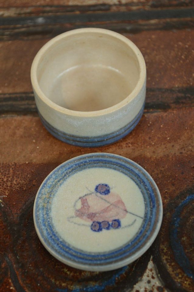 Vintage ceramic jewelry box / pill box Mid-Century handmade