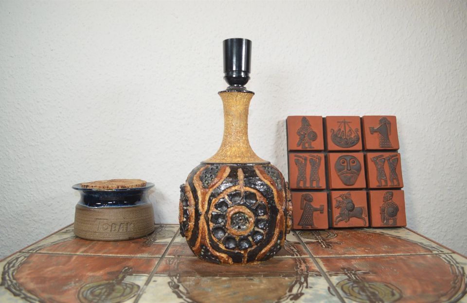 Jette Hellerøe Danmark Studiokeramik Tischlampe 1970s Studiokeramik dänische brutalistische Kunst Keramik Danish Design