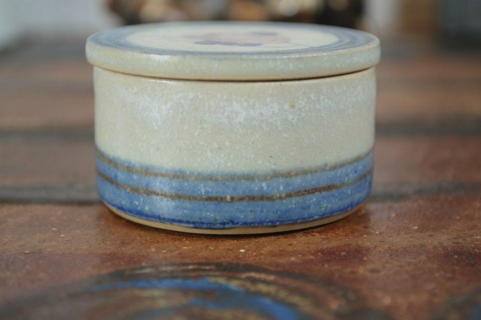 Vintage ceramic jewelry box / pill box Mid-Century handmade