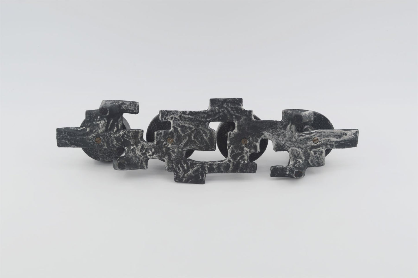 Skulpturaler Mid-Century Retro Kerzenhalter Gusseisen 1960s Brutalismus Design