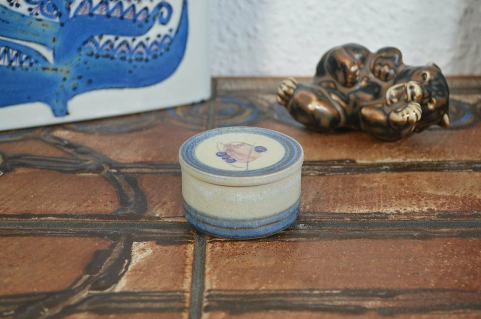 Vintage ceramic jewelry box / pill box Mid-Century handmade