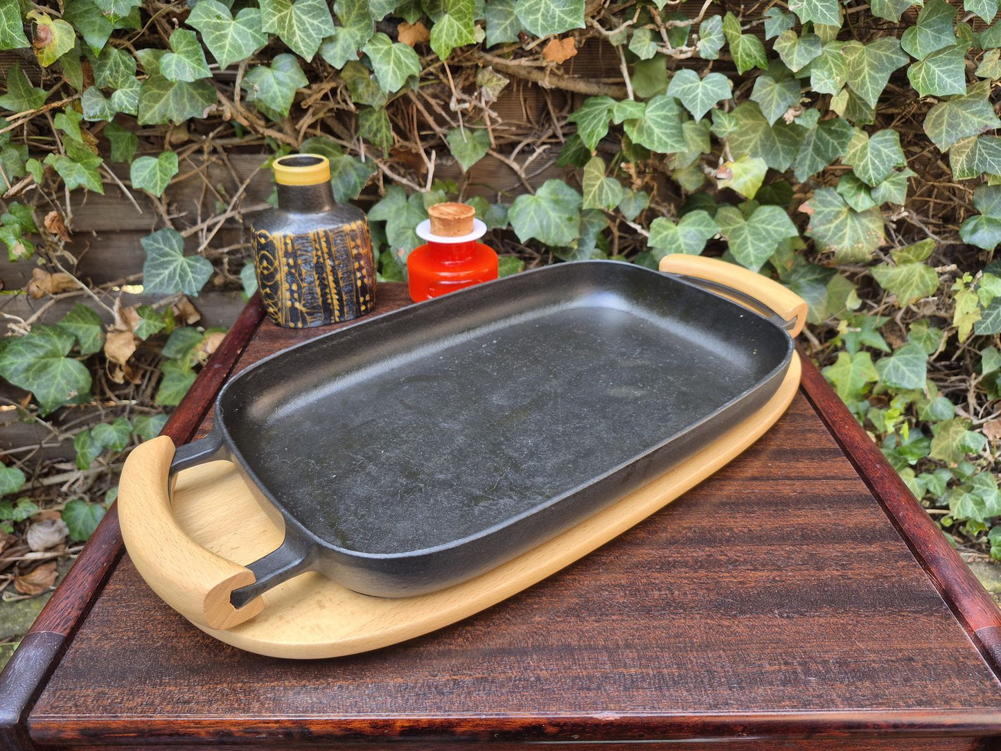 Große XL Mid-Century Richard Nissen Gusseisen Grillpfanne / Auflaufform M 4323 1970s dänischer MCM Designklassiker – Novo Nordisk skandinavisches modernes Design