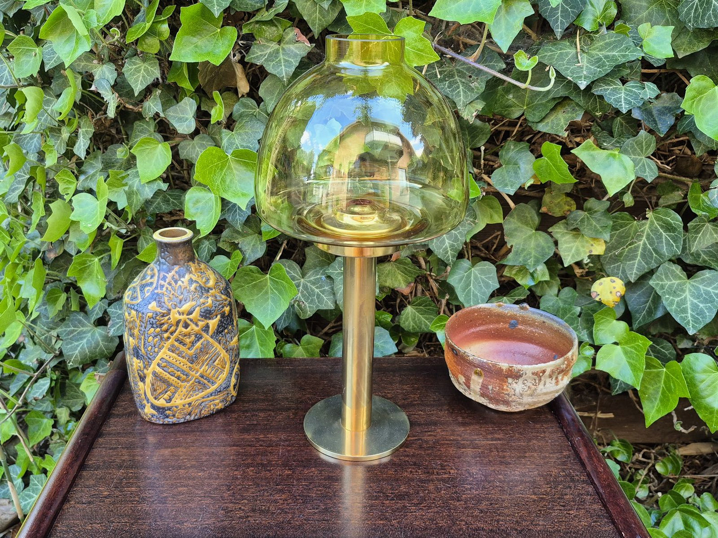 Hans Agne Jakobsson Markaryd Design Kerzenhalter L102/32 1960s Schwedischer Design Designklassiker aus Messing mit Rauchglas Lampenschirm – skandinavisches MCM Design