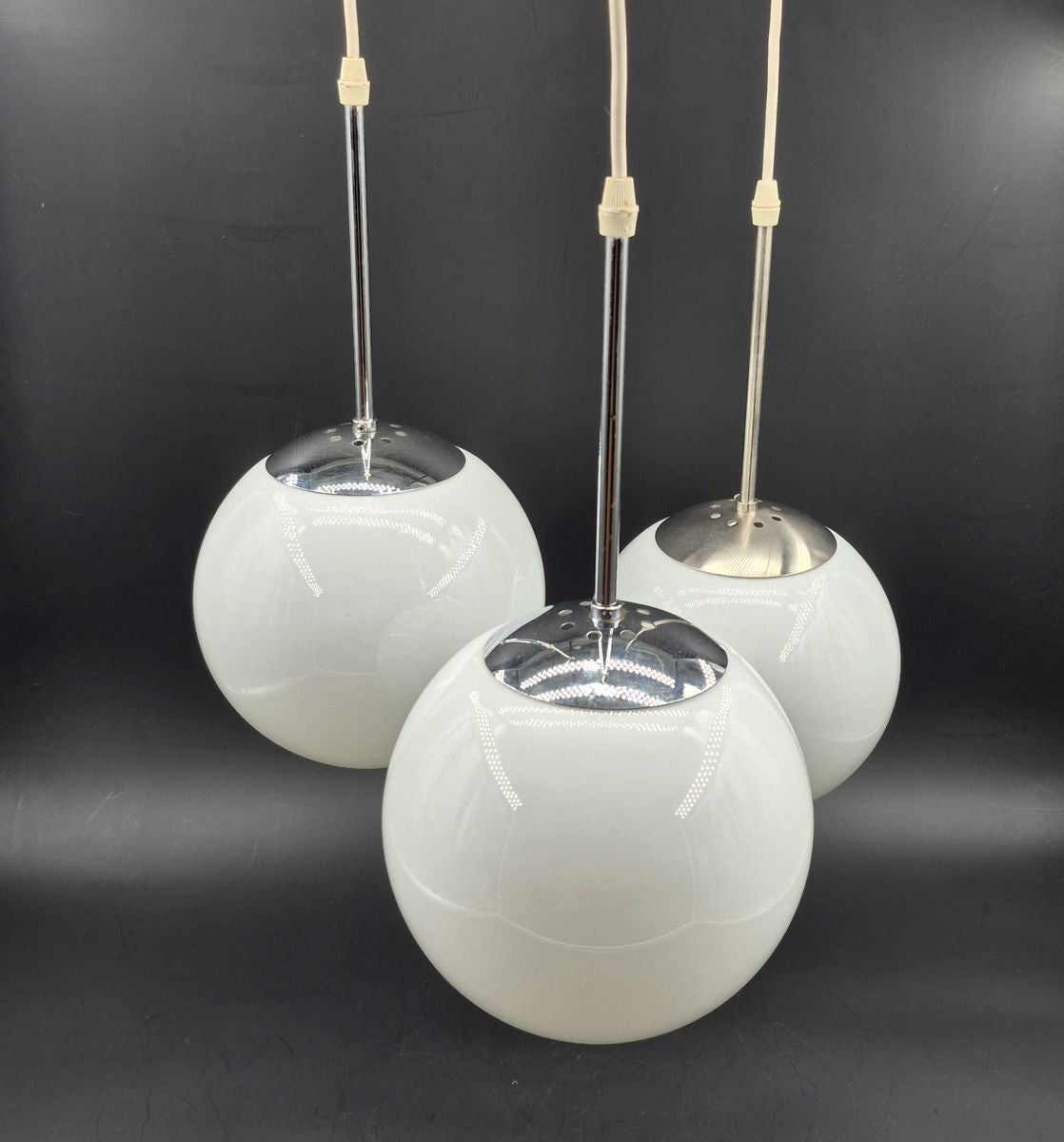 Seltene Mid-Century Odreco Typ 439 Dänemark Bauhaus Design Pendelleuchte  – dänische Vintage Pendelleuchte mit weißen Opalglas Lampenschirmen - Space Age Design Mondlampe