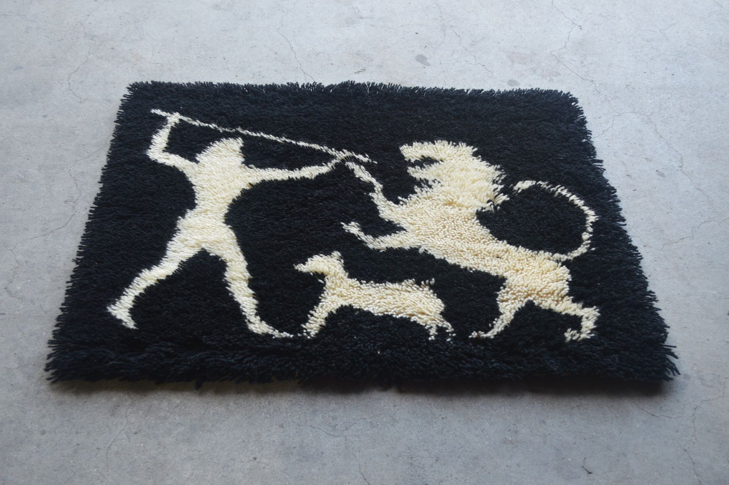 Dänischer Vintage handgefertigter Ege Rya Denmark Teppich 1970s Pop-Art Design mit mythologischer Jagdszene – dänische Kunst-Weberei MCM Design