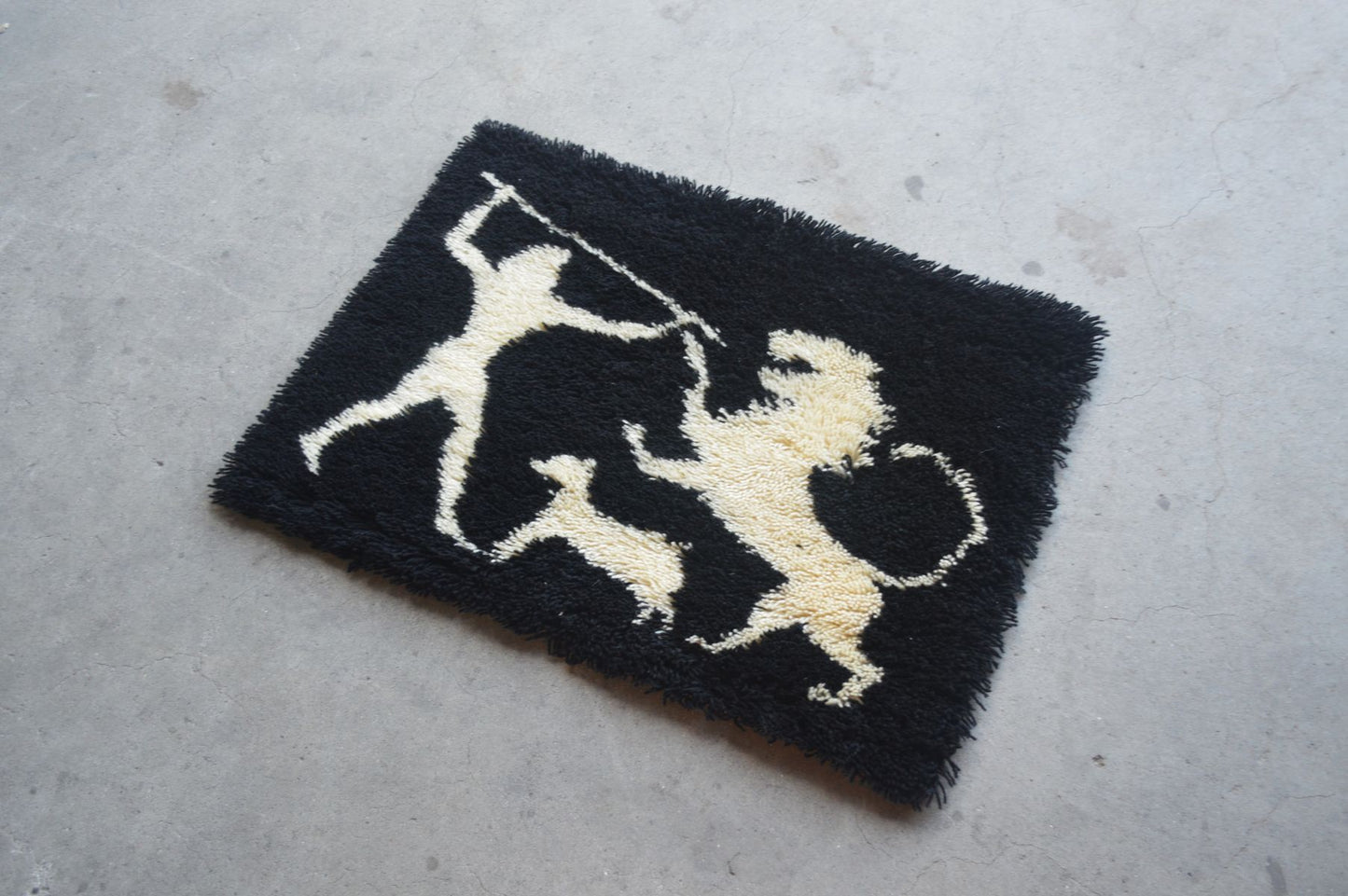 Dänischer Vintage handgefertigter Ege Rya Denmark Teppich 1970s Pop-Art Design mit mythologischer Jagdszene – dänische Kunst-Weberei MCM Design