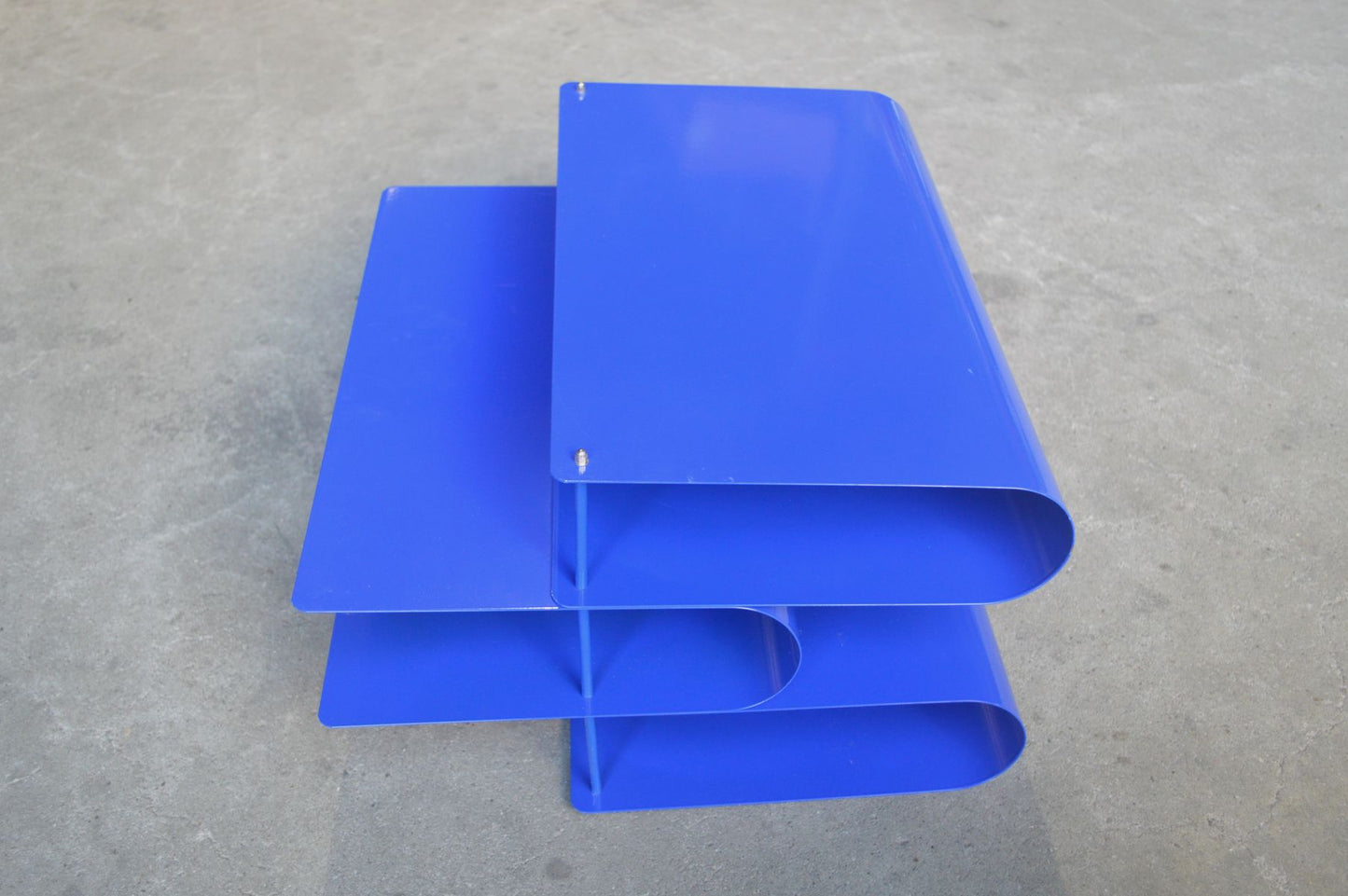 Postmoderner Vintage Zeitungsständer aus Metall 1980s dänisches MCM Design, Space Age Design – zeitgenössisches skandinavisches Mid-Century Design