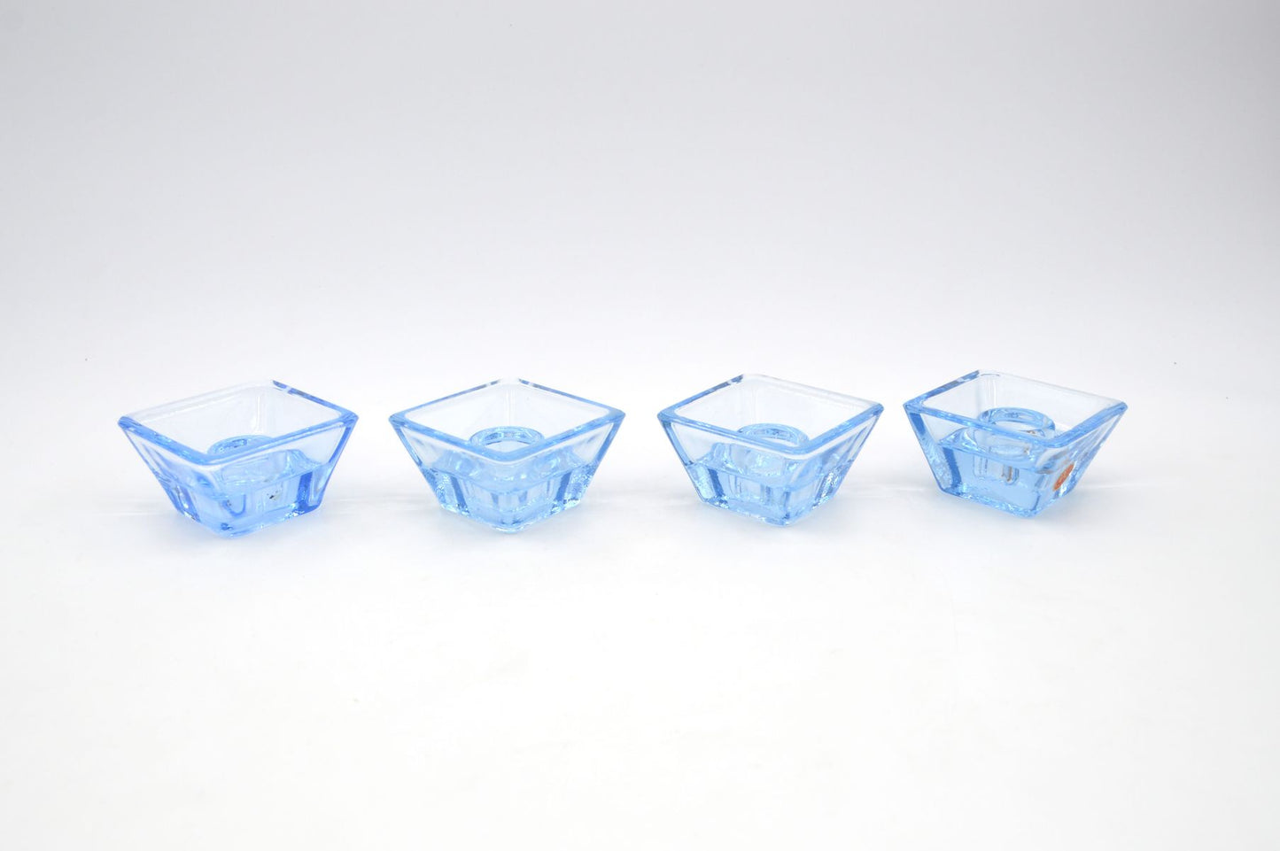 Mid-Century 1960s blaue Holmegaard Kastrup Design Danmark 4 Kerzenhalter 16524 Per Lütken (1916-1998) Design 1960s – Danish Modern Designklassiker