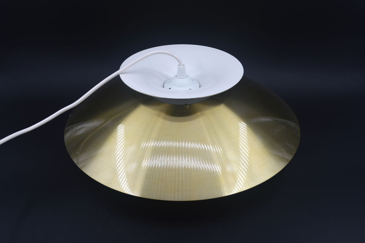 1970s goldene Jeka Metaltryk A/S Denmark Designlampe 1007-H Kurt Wiborg Design – dänische MCM Design Hängelampe