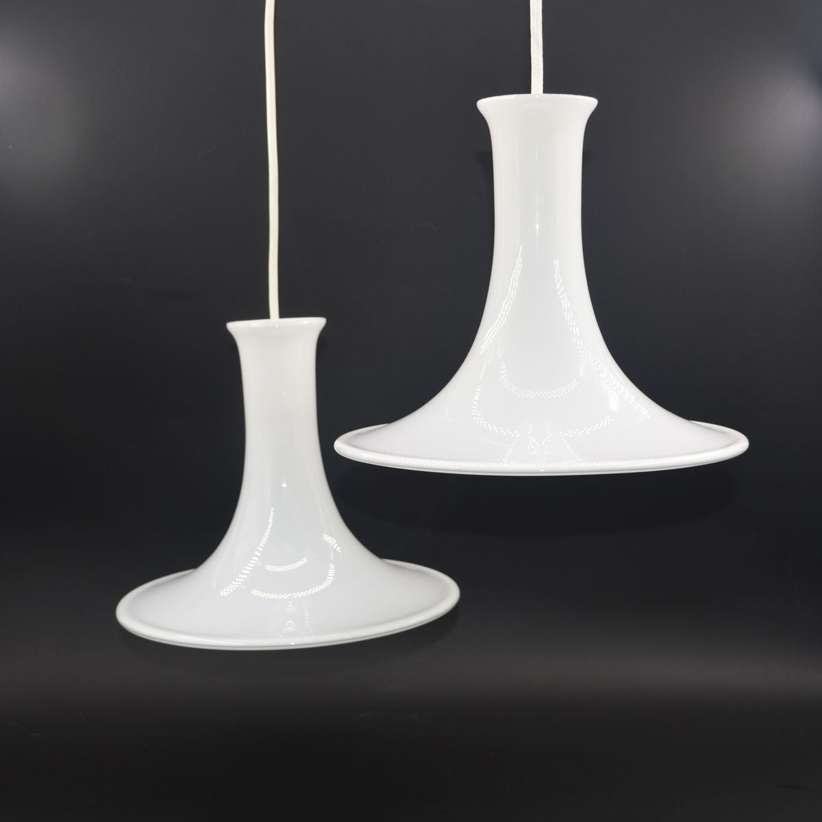 Royal Copenhagen Mandarin Pendel Designlampen – Michael Band für Holmegaard Designlampe 1980s Design Opalglas Hängelampe – dänischer Mid-Century Designklassiker