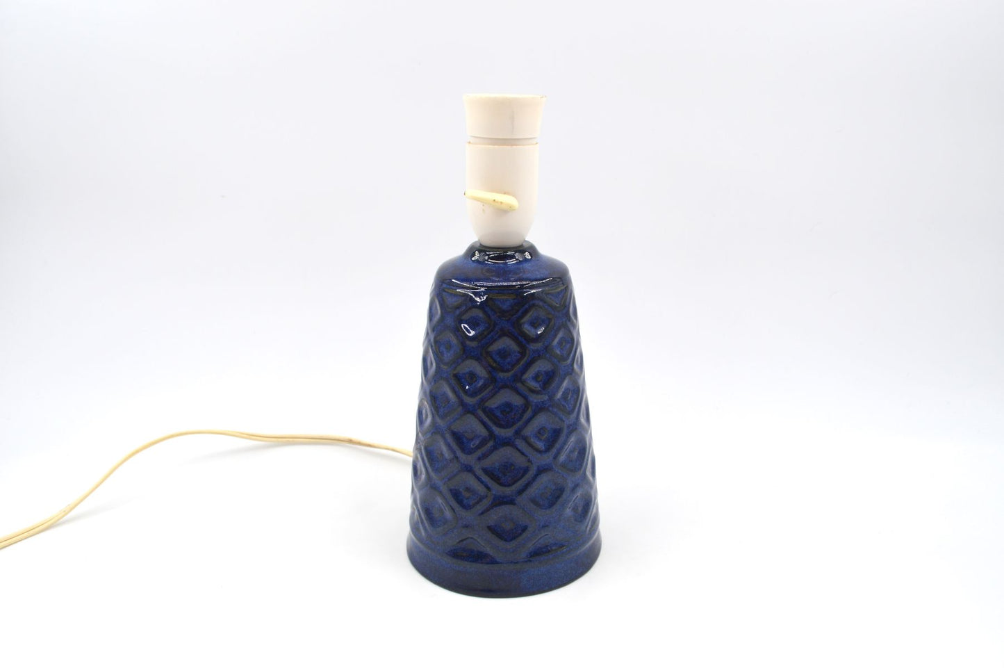 Vintage Lauritz Hjoth Bornholm MCM Tischlampe mit geometrischem Dekor Dänemark 1950s Danish Modern handgearbeitete Kunstkeramik