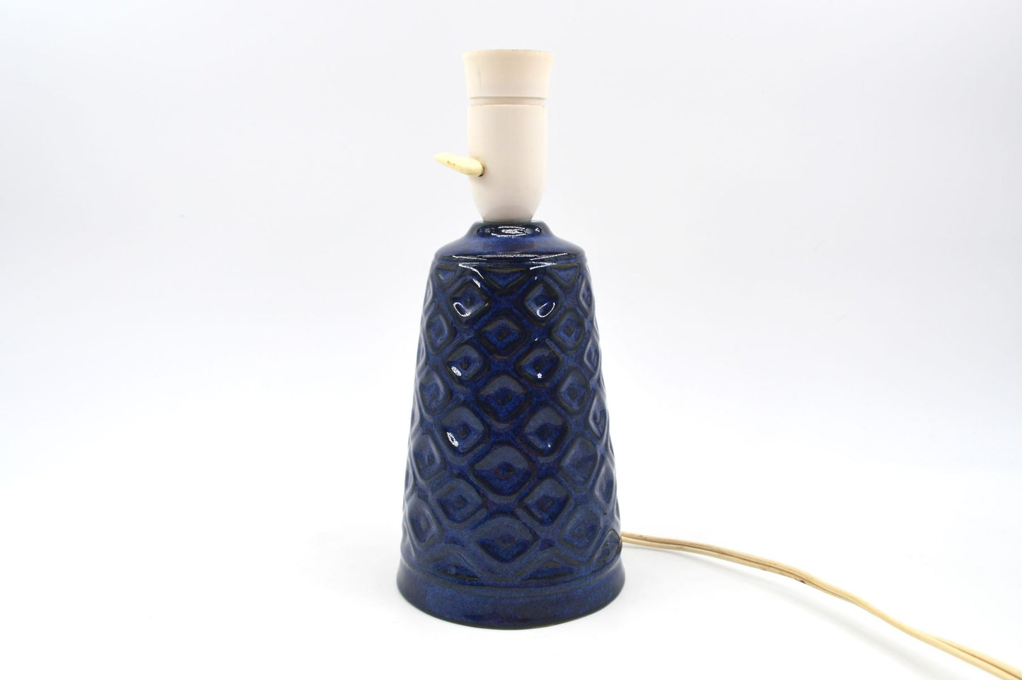 Vintage Lauritz Hjoth Bornholm MCM Tischlampe mit geometrischem Dekor Dänemark 1950s Danish Modern handgearbeitete Kunstkeramik