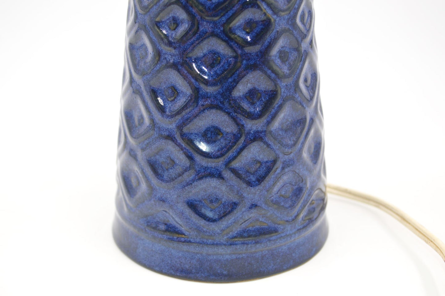 Vintage Lauritz Hjoth Bornholm MCM Tischlampe mit geometrischem Dekor Dänemark 1950s Danish Modern handgearbeitete Kunstkeramik