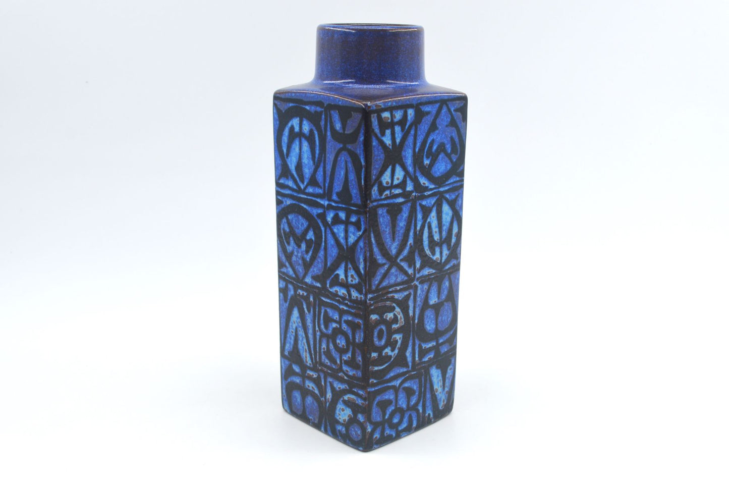 Vintage Royal Copenhagen Nils Thorsson Baca Fajance Vase 704/3259 im seltenen blau-schwarzen Design 1970s Mid-Century Danish Modern Design