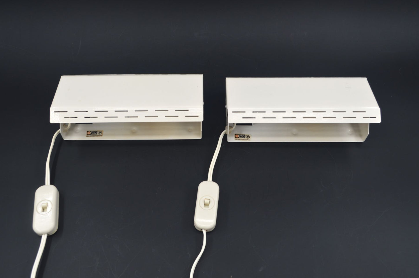 Set Knud Christensen Denmark Wandlampen mit weißem Schirm– dänische Design Wandlampen, dänisches Vintage Design 1960er Jahre MCM Designlampe