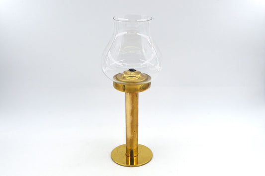 Original Hans Agne Jakobsson Markaryd Design Kerzenhalter L102/32 1960s Schwedischer Design Designklassiker aus Messing mit Glaslampenschirm