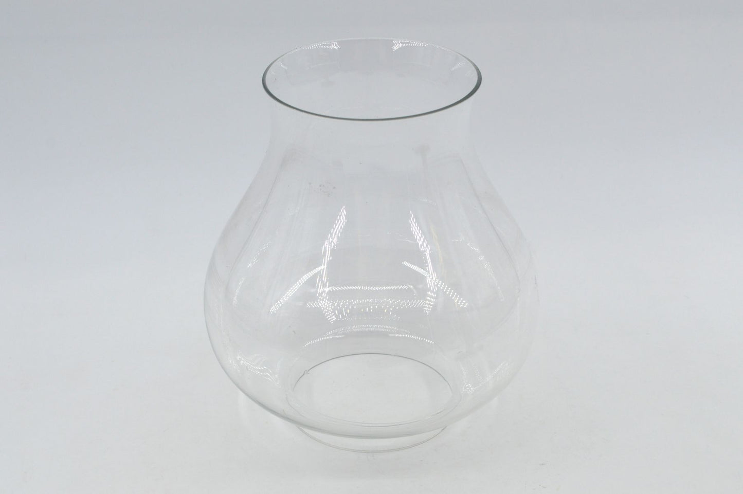 Original Hans Agne Jakobsson Markaryd Design Kerzenhalter L102/32 1960s Schwedischer Design Designklassiker aus Messing mit Glaslampenschirm