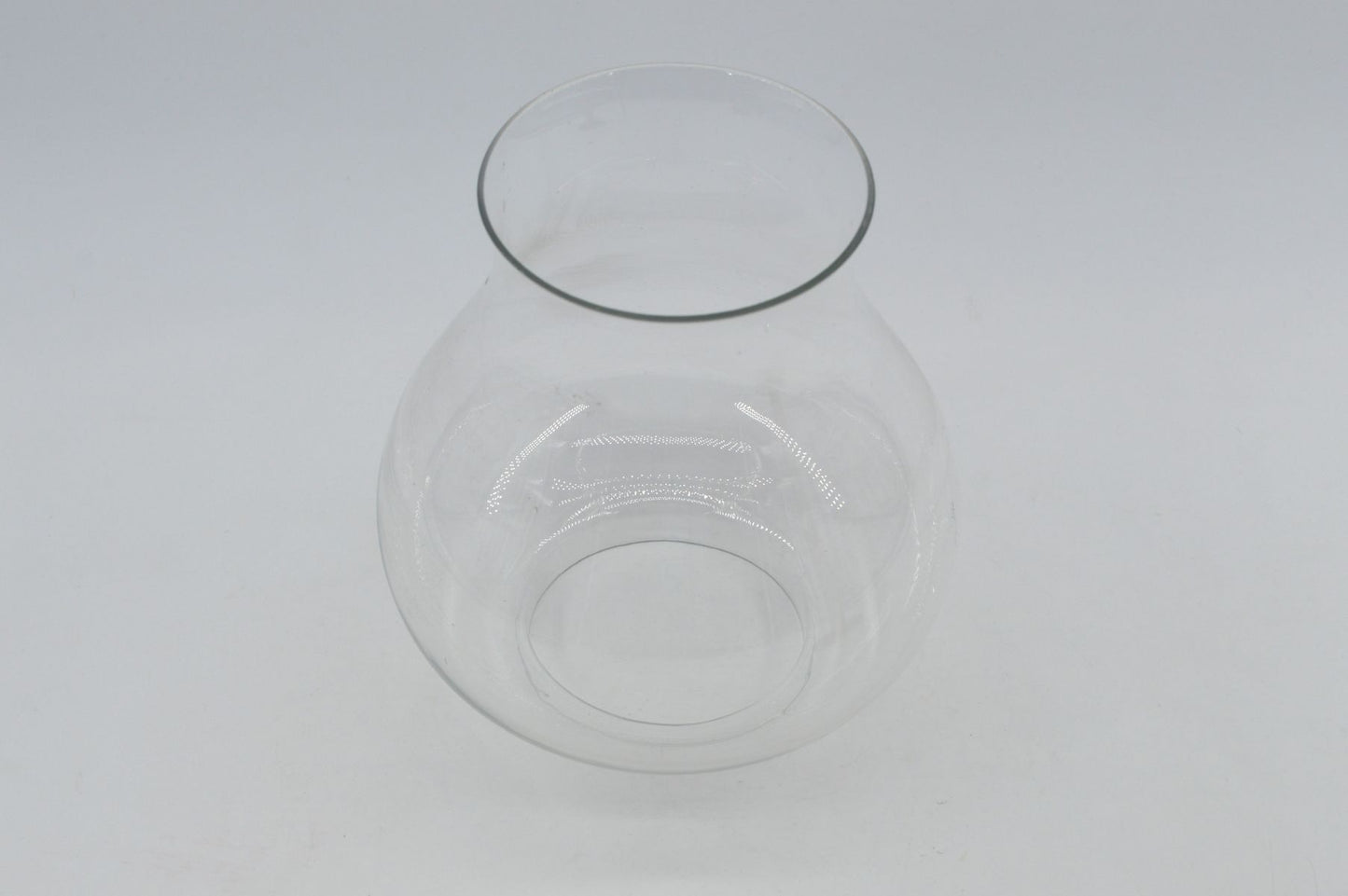 Original Hans Agne Jakobsson Markaryd Design Kerzenhalter L102/32 1960s Schwedischer Design Designklassiker aus Messing mit Glaslampenschirm