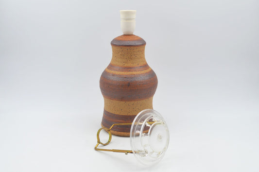 Zeitgenössische moderne Studiokeramik Lampe Gavehuset Herning Dänemark skulpturale Tischlampe 1970s brutalistische Kunstkeramik Danish Design