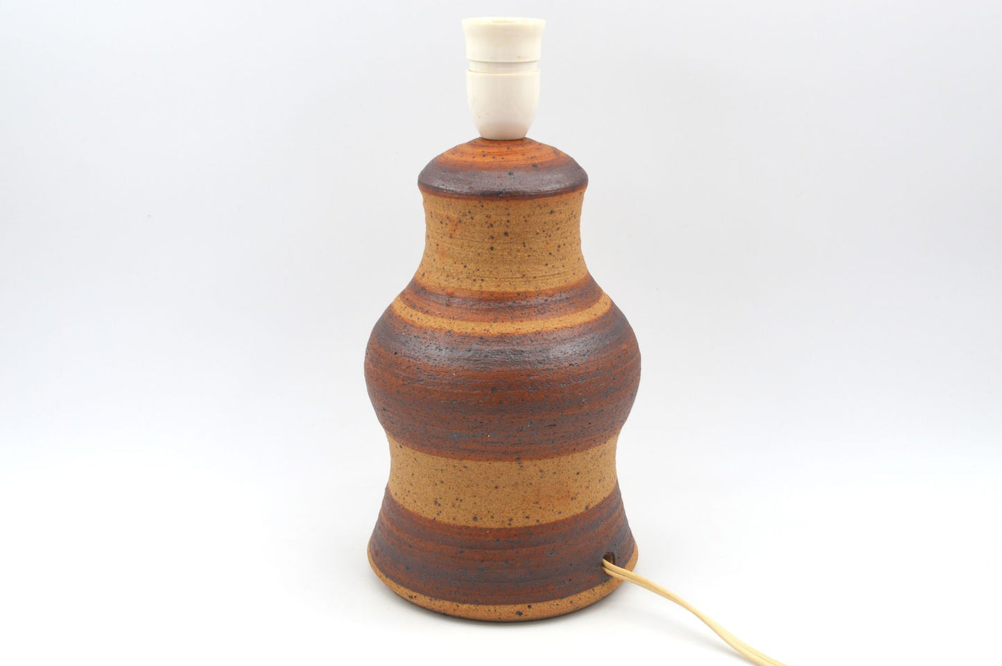 Zeitgenössische moderne Studiokeramik Lampe Gavehuset Herning Dänemark skulpturale Tischlampe 1970s brutalistische Kunstkeramik Danish Design