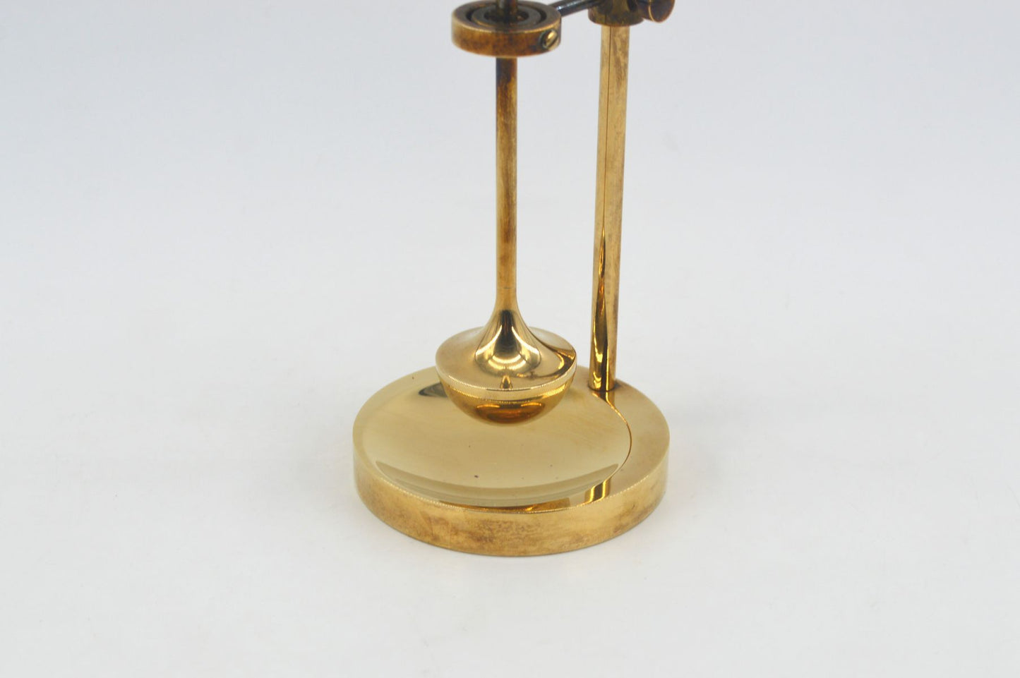 Vintage Ilse D. Ammonsen "Copenhagen" gyroskopische Messing Öllampe für Daproma Denmark 1950s dänischer Designklassiker