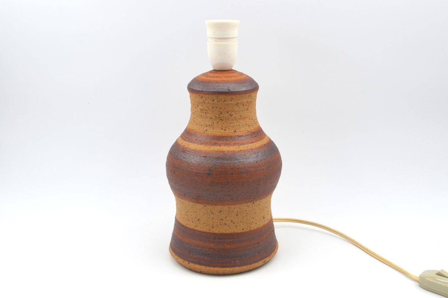 Zeitgenössische moderne Studiokeramik Lampe Gavehuset Herning Dänemark skulpturale Tischlampe 1970s brutalistische Kunstkeramik Danish Design