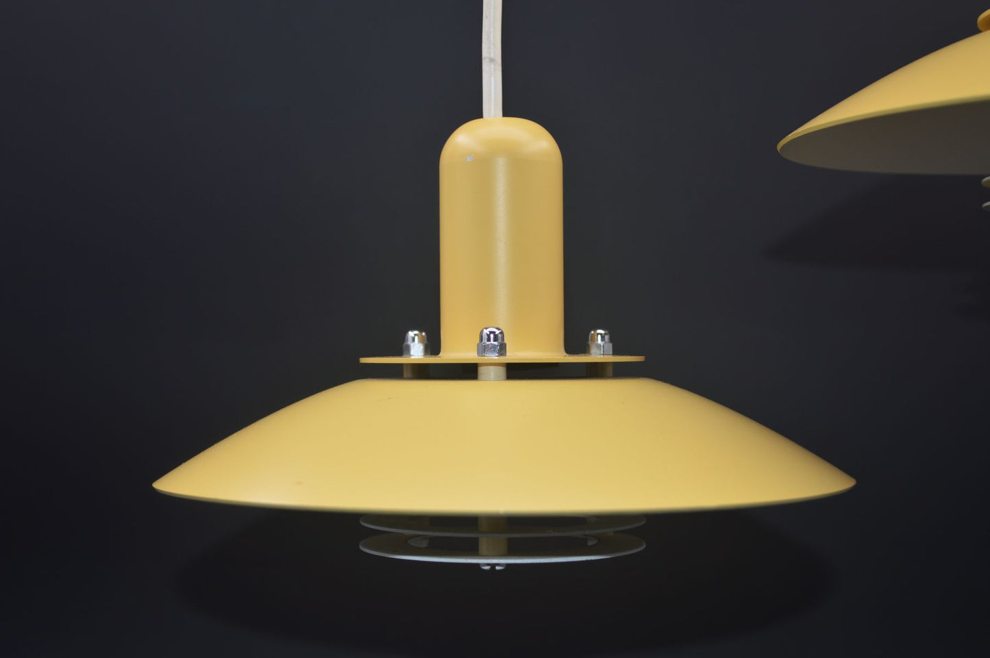 Jeka Metaltryk A/S Denmark gelbe Pendellampen Luna 8021-P Kurt Wiborg Design – dänische MCM Design 1980s Vintage Designlampen