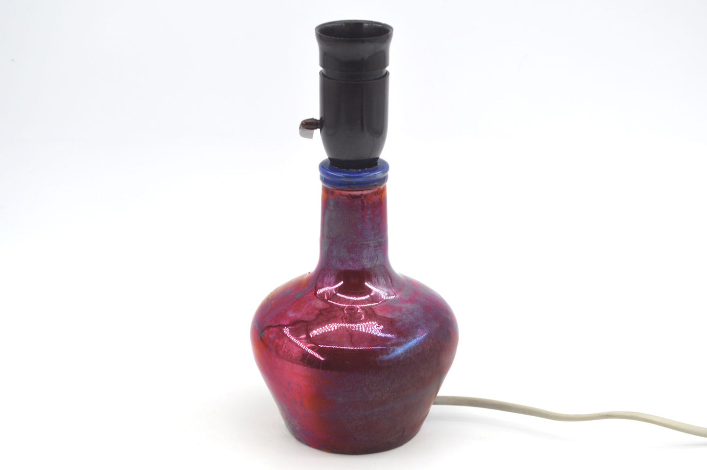 Außergewöhnliche 1960s Samsø Keramik Tischlampe mit irisierender rot-blauer Glasur – dänische Mid-Century Modern Studiokeramik Lampe Unikat