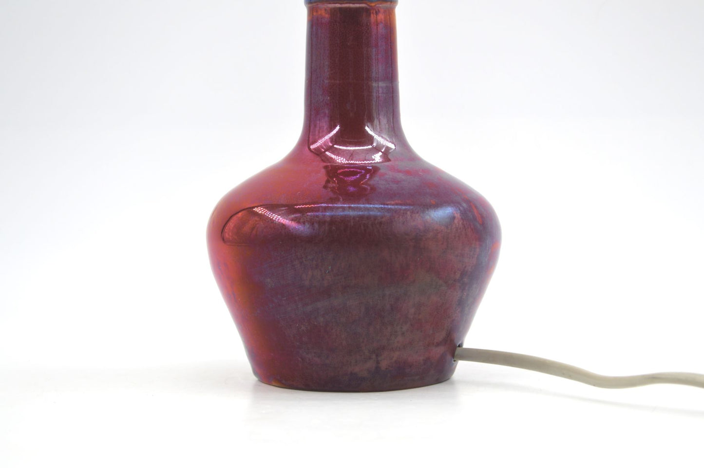 Außergewöhnliche 1960s Samsø Keramik Tischlampe mit irisierender rot-blauer Glasur – dänische Mid-Century Modern Studiokeramik Lampe Unikat