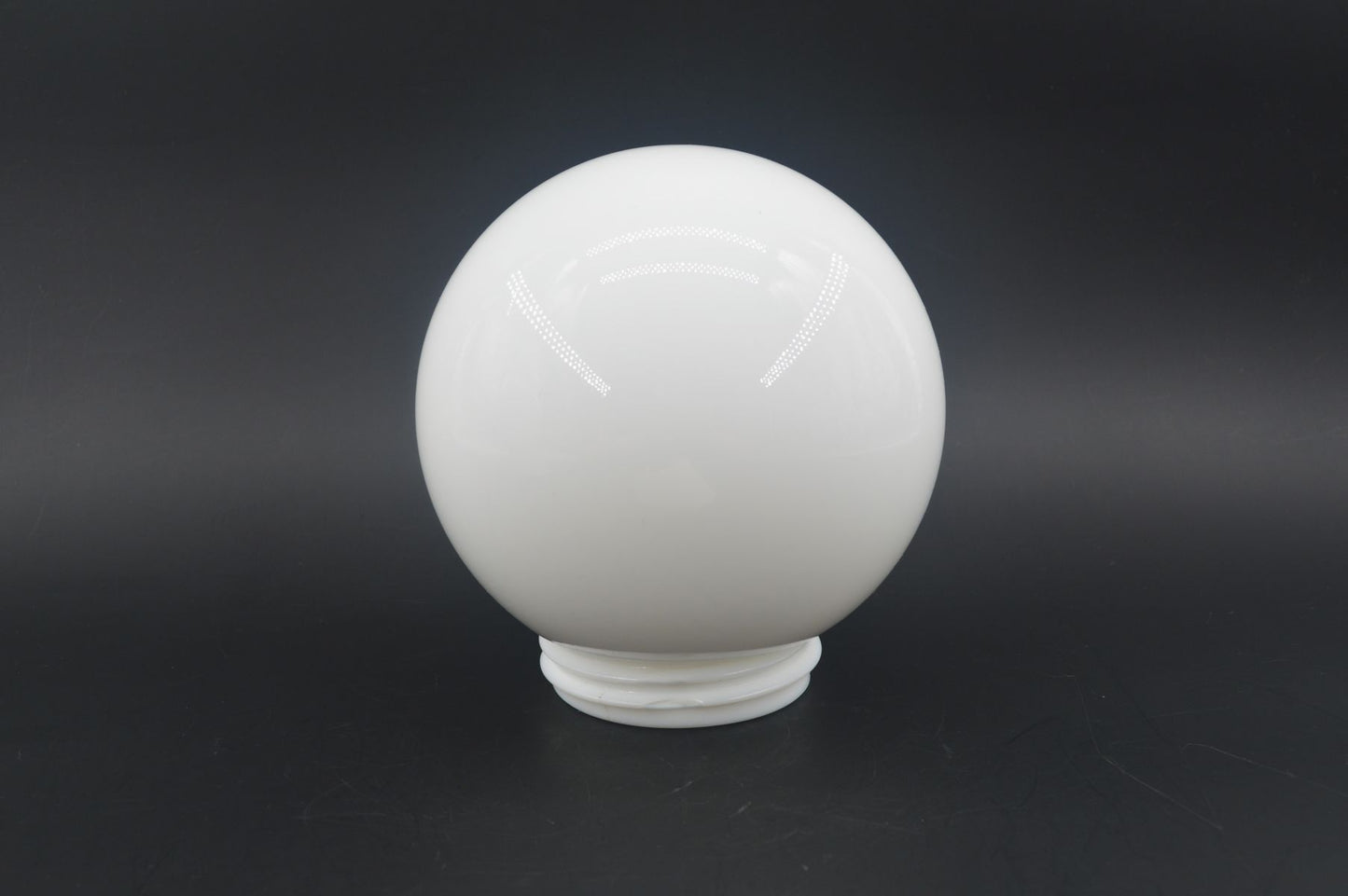 Dänische Nordisk Solar Mid-Century Badezimmer Lampen – 1960s Bauhaus Design Kugellampen mit Milchglas Lampenschirm – 1960s Kugel Design Wandlampen