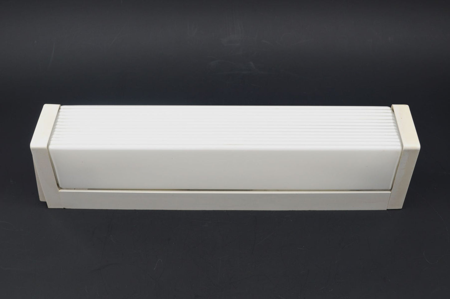 Mid-Century 1970s Erco Design Spiegelleuchte / Badezimmerleuchte – Westdeutsche minimalistische Vintage Design Wandlampe