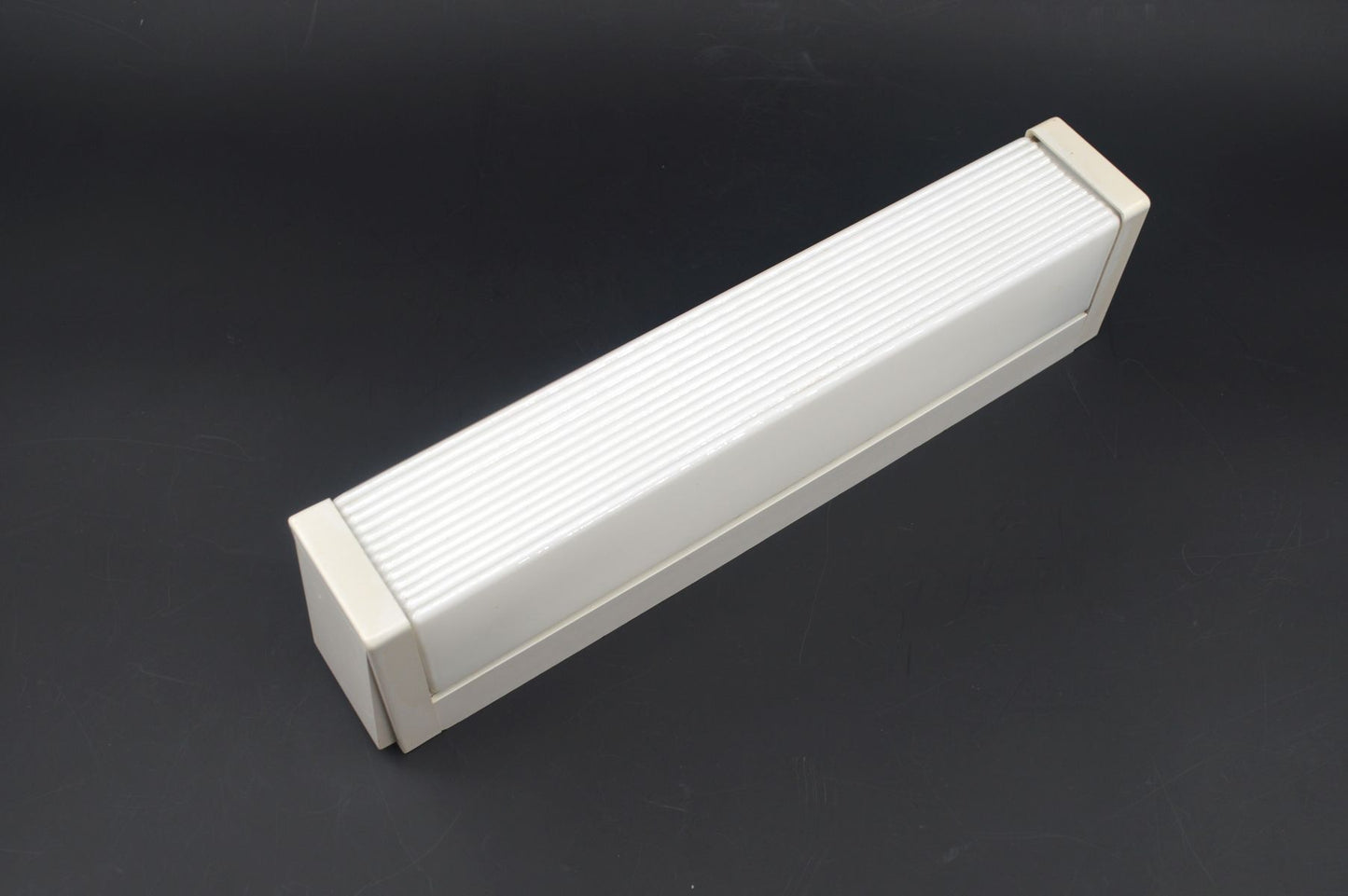 Mid-Century 1970s Erco Design Spiegelleuchte / Badezimmerleuchte – Westdeutsche minimalistische Vintage Design Wandlampe