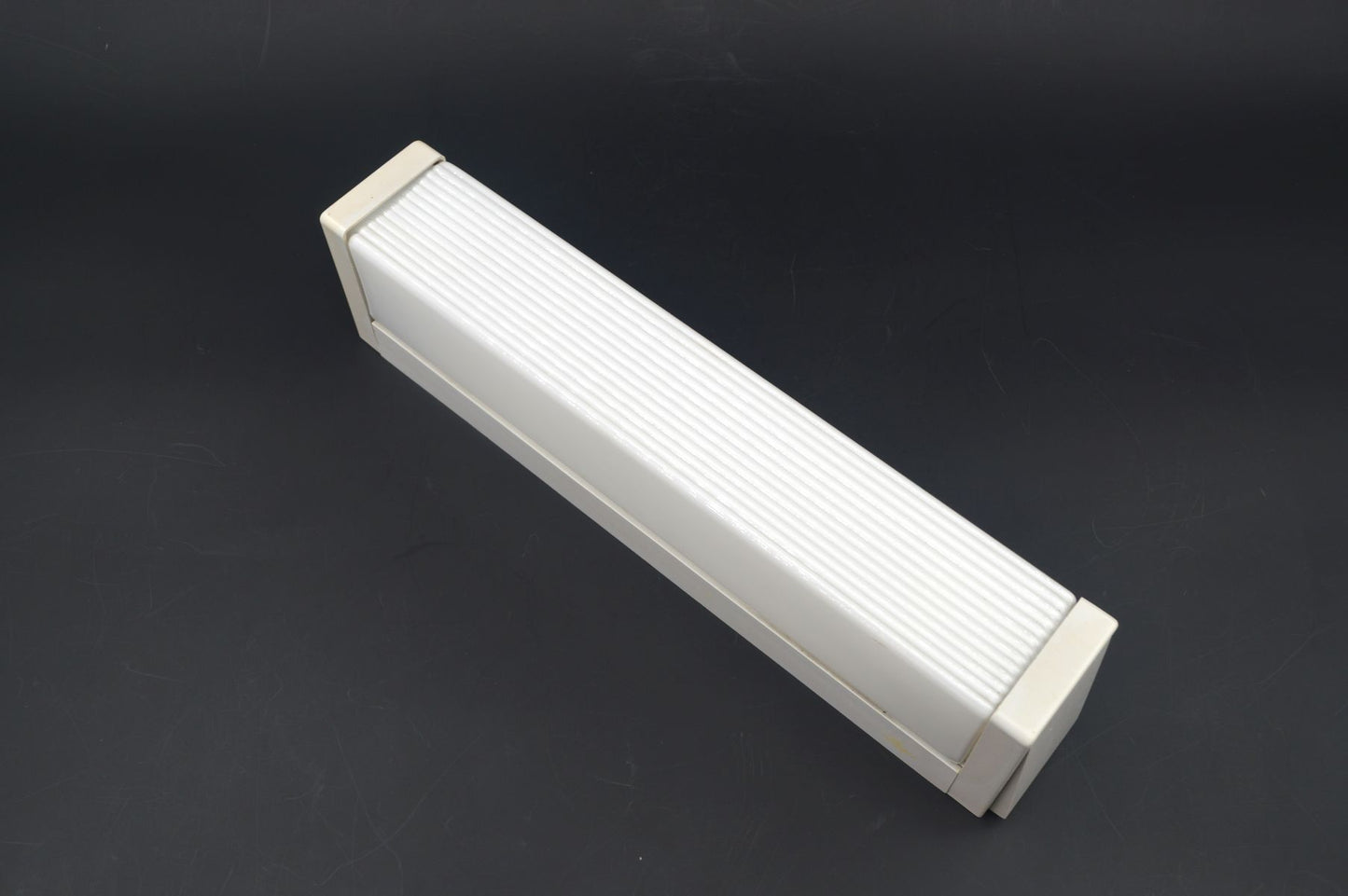 Mid-Century 1970s Erco Design Spiegelleuchte / Badezimmerleuchte – Westdeutsche minimalistische Vintage Design Wandlampe
