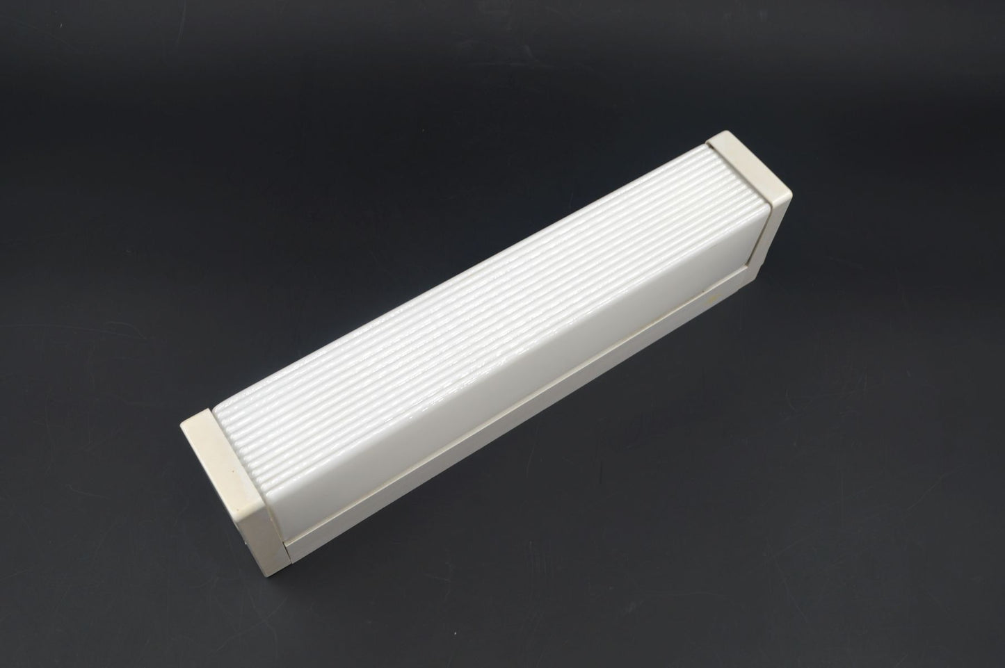 Mid-Century 1970s Erco Design Spiegelleuchte / Badezimmerleuchte – Westdeutsche minimalistische Vintage Design Wandlampe