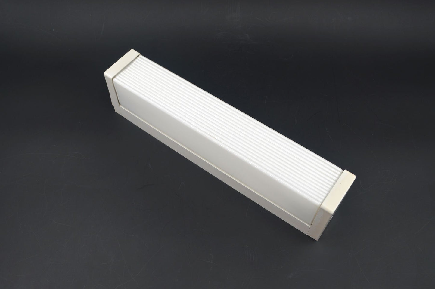 Mid-Century 1970s Erco Design Spiegelleuchte / Badezimmerleuchte – Westdeutsche minimalistische Vintage Design Wandlampe