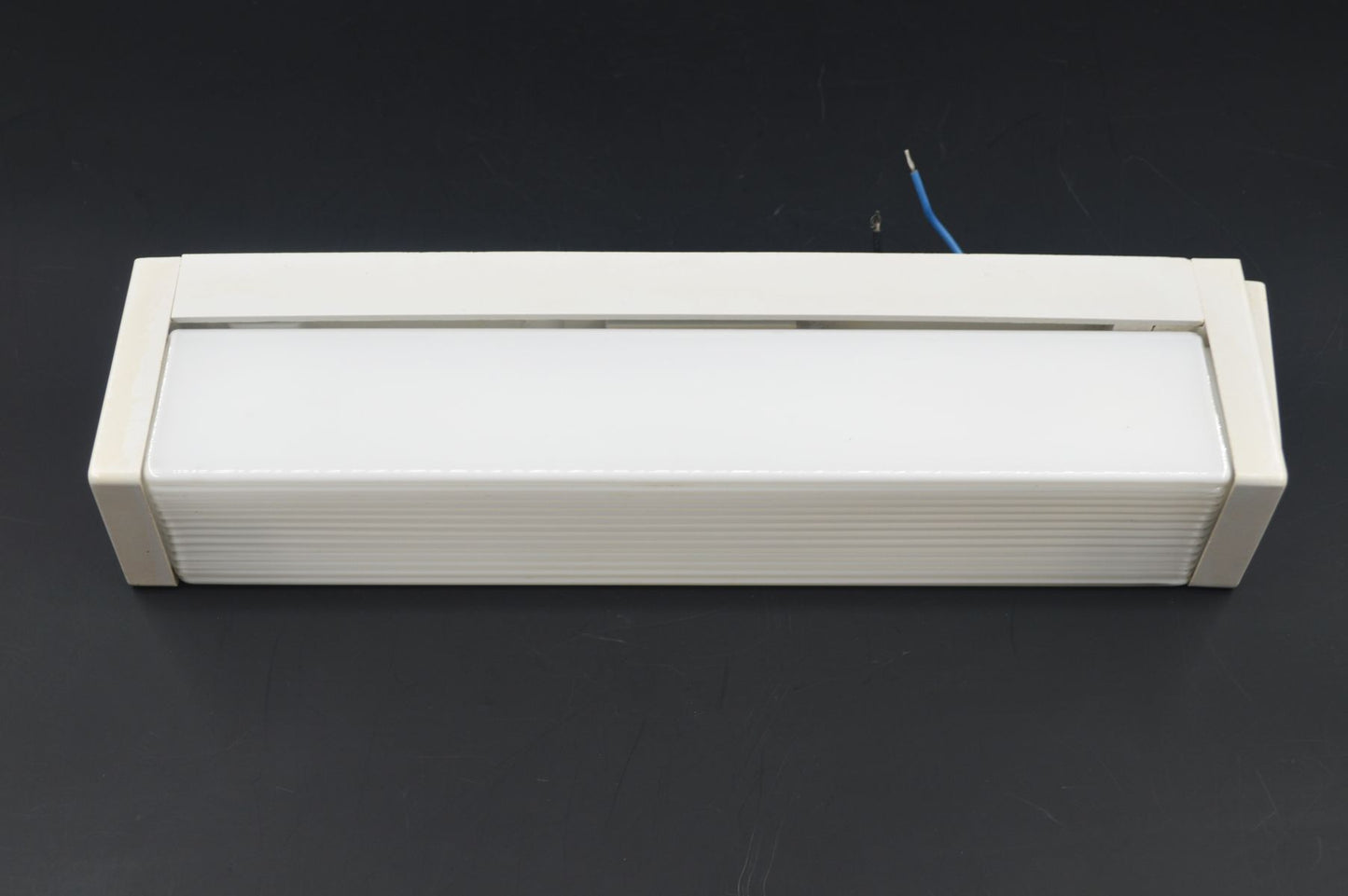 Mid-Century 1970s Erco Design Spiegelleuchte / Badezimmerleuchte – Westdeutsche minimalistische Vintage Design Wandlampe