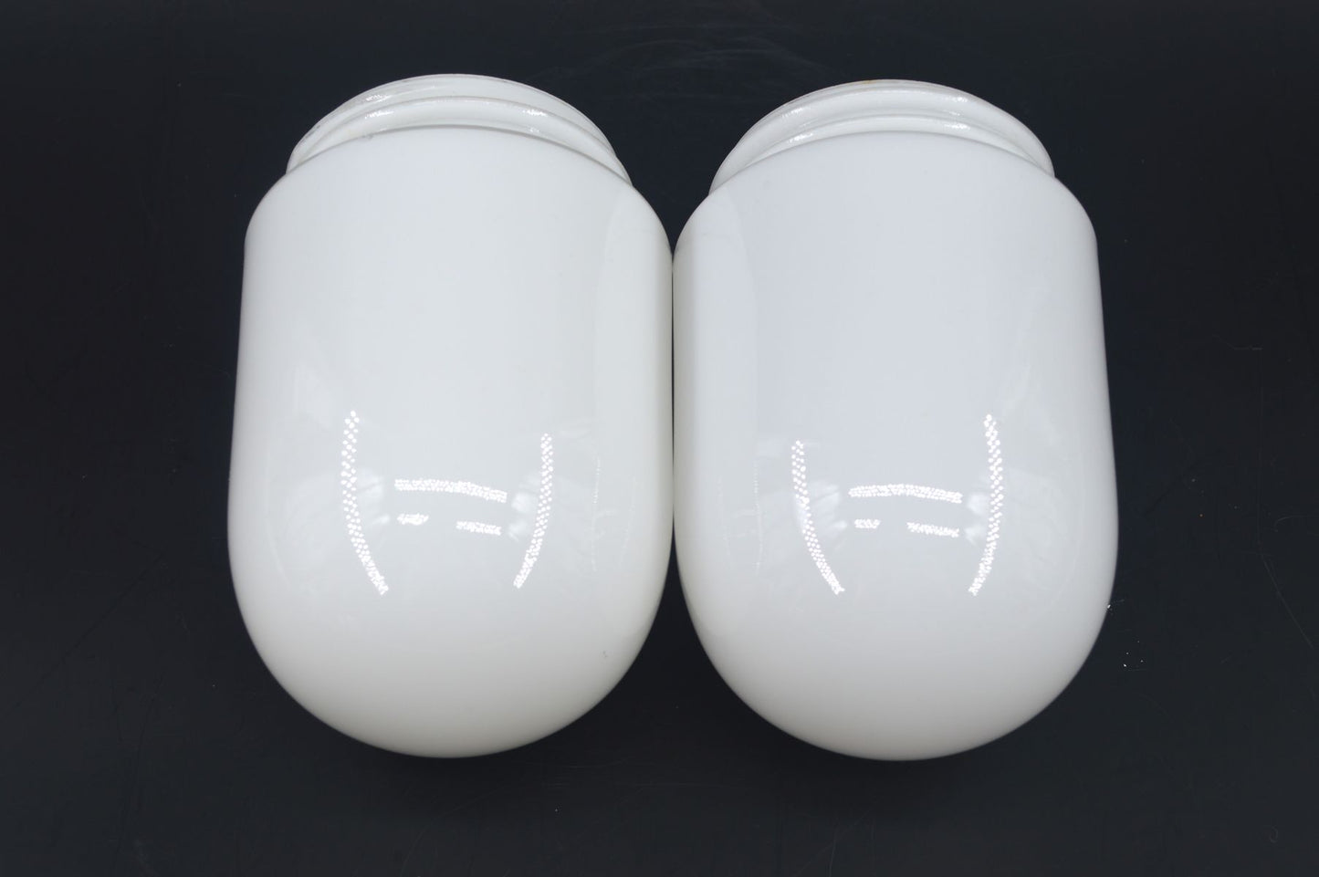 Dänische Mid-Century SBK 635 Porzellan Badezimmer Lampen – 1960s Bauhaus Design Spiegellampen mit Milchglas Lampenschirm – ähnlich Ifö Sigvard Bernadotte
