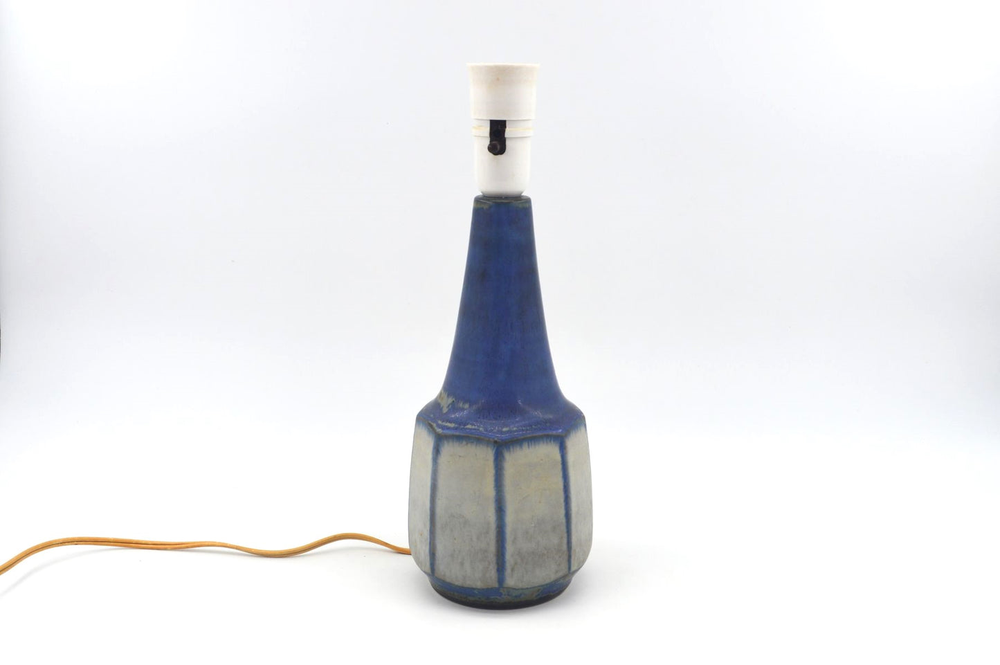 Maritime Vintage Marianne Starck für Michael Andersen Bornholm geometrische Studiokeramik Tischlampe 9609 MCM Design Dänemark 1960s Danish Modern handgearbeitete Kunstkeramik