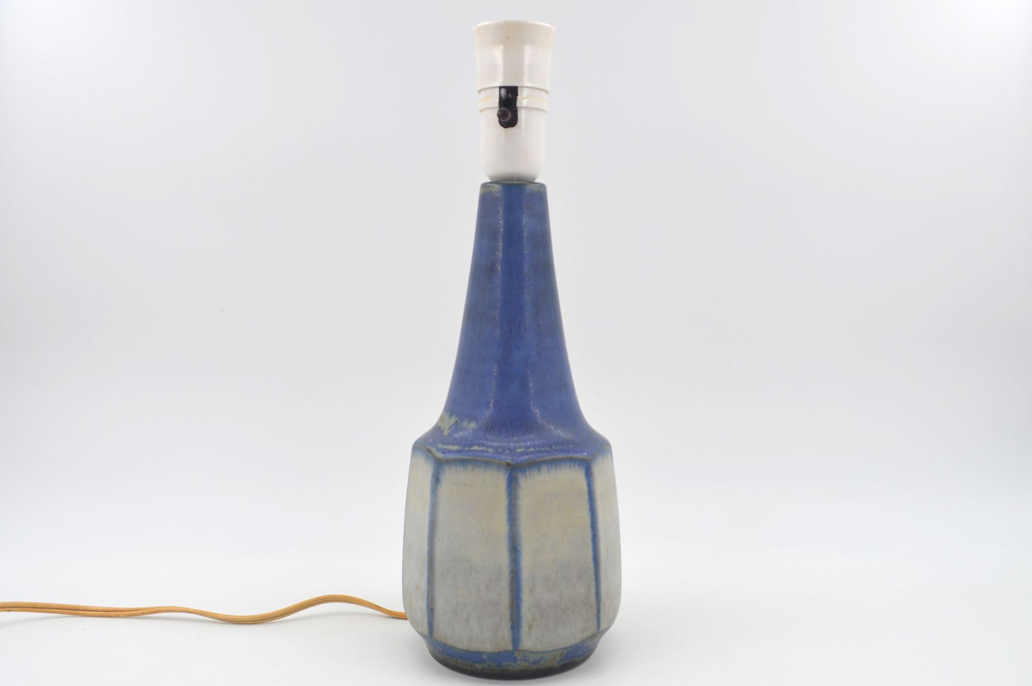 Maritime Vintage Marianne Starck für Michael Andersen Bornholm geometrische Studiokeramik Tischlampe 9609 MCM Design Dänemark 1960s Danish Modern handgearbeitete Kunstkeramik