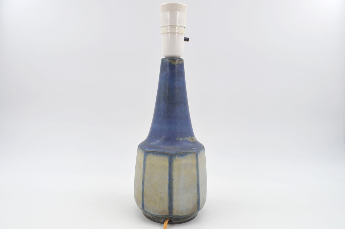 Maritime Vintage Marianne Starck für Michael Andersen Bornholm geometrische Studiokeramik Tischlampe 9609 MCM Design Dänemark 1960s Danish Modern handgearbeitete Kunstkeramik