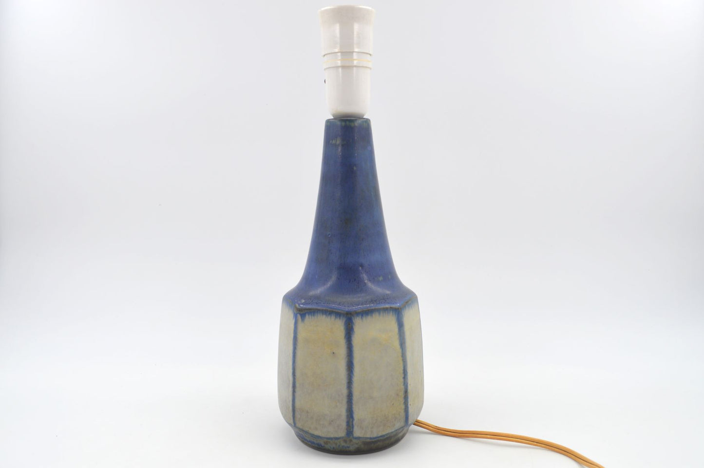 Maritime Vintage Marianne Starck für Michael Andersen Bornholm geometrische Studiokeramik Tischlampe 9609 MCM Design Dänemark 1960s Danish Modern handgearbeitete Kunstkeramik