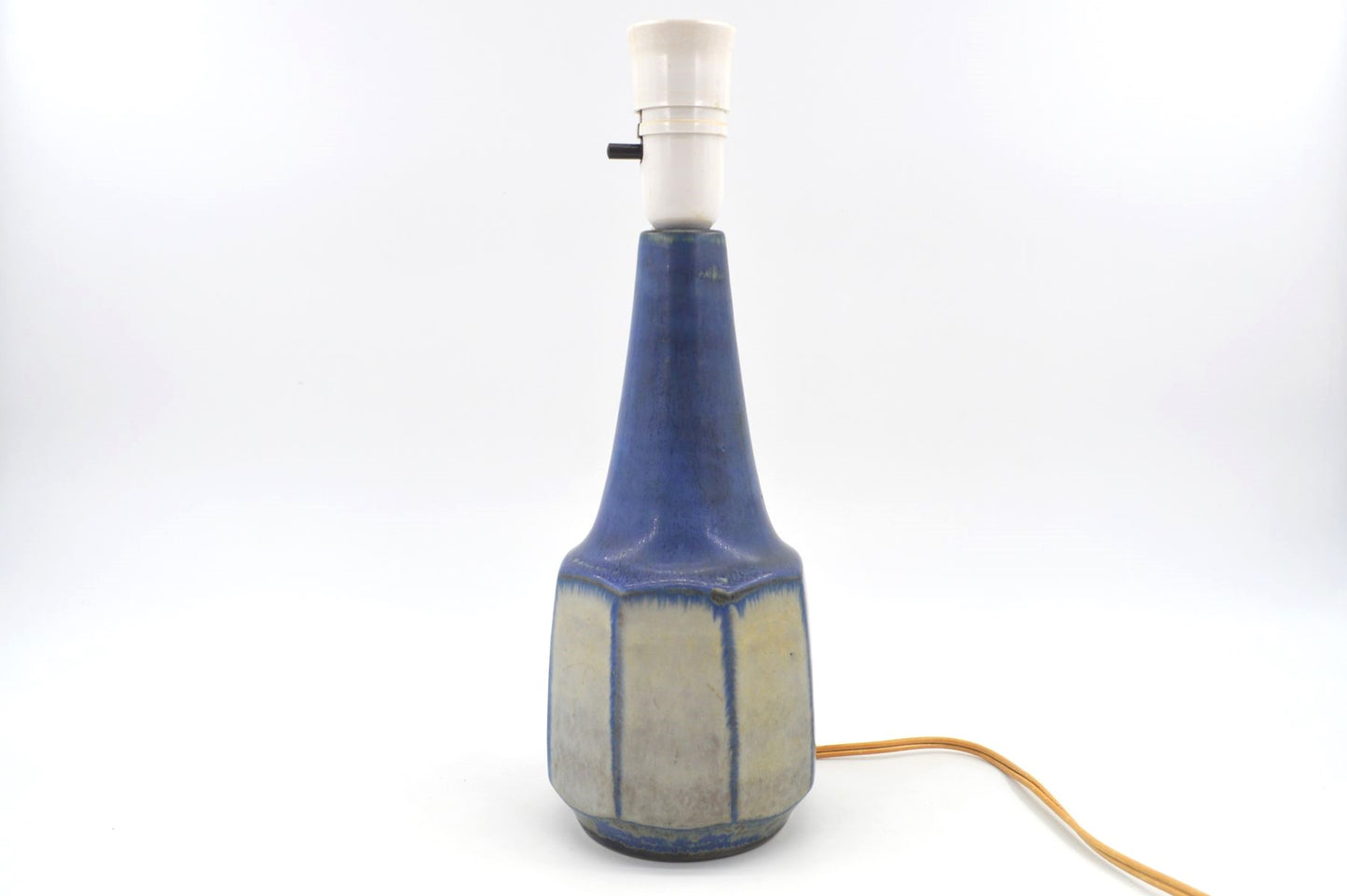 Maritime Vintage Marianne Starck für Michael Andersen Bornholm geometrische Studiokeramik Tischlampe 9609 MCM Design Dänemark 1960s Danish Modern handgearbeitete Kunstkeramik