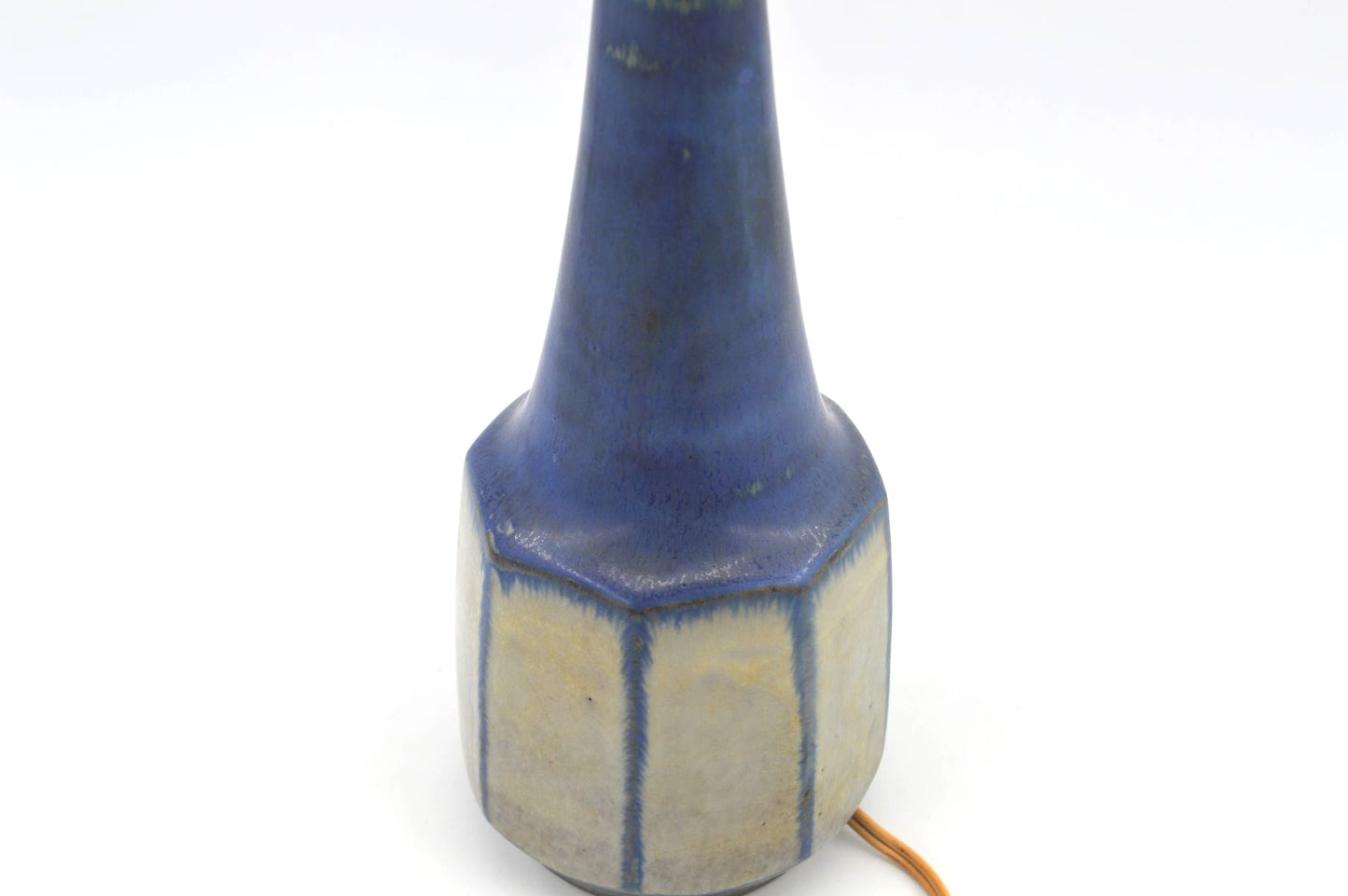 Maritime Vintage Marianne Starck für Michael Andersen Bornholm geometrische Studiokeramik Tischlampe 9609 MCM Design Dänemark 1960s Danish Modern handgearbeitete Kunstkeramik